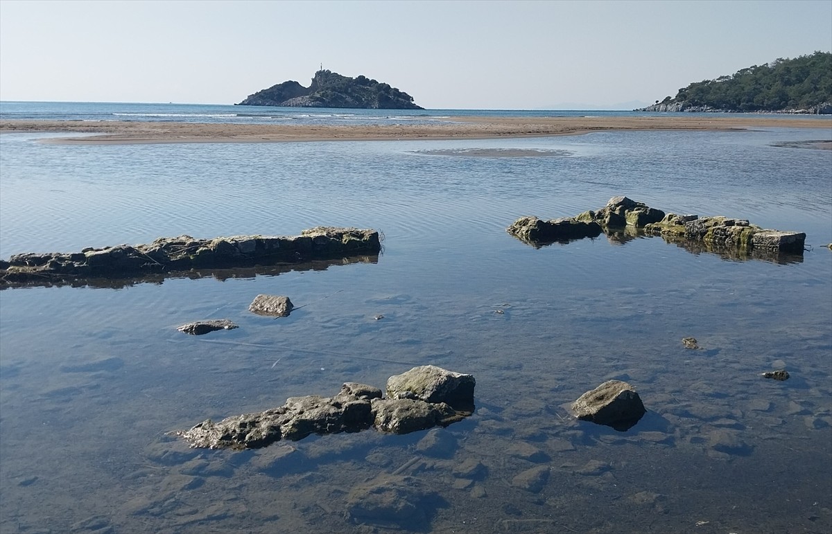 Muğla'nın Ortaca ilçesinde deniz kaplumbağalarının yuvalama alanı İztuzu sahilinde suların...