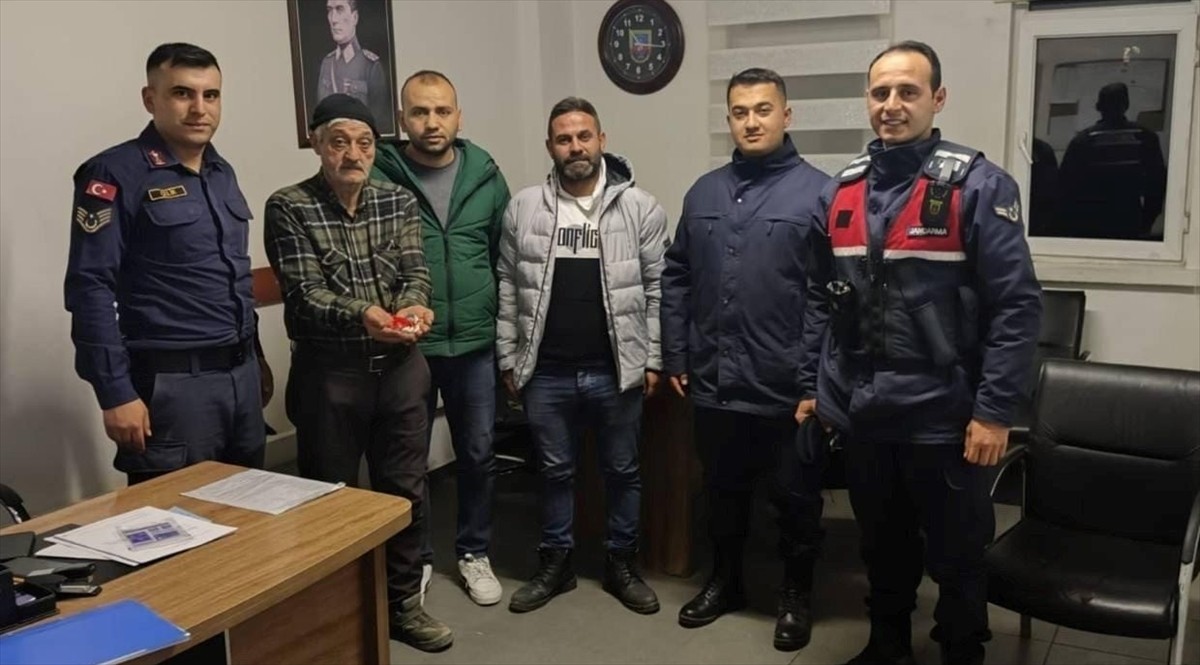 Nevşehir'de 2 gündür kayıp olarak aranan kişi, dolandırılmak üzereyken jandarma ekiplerince...