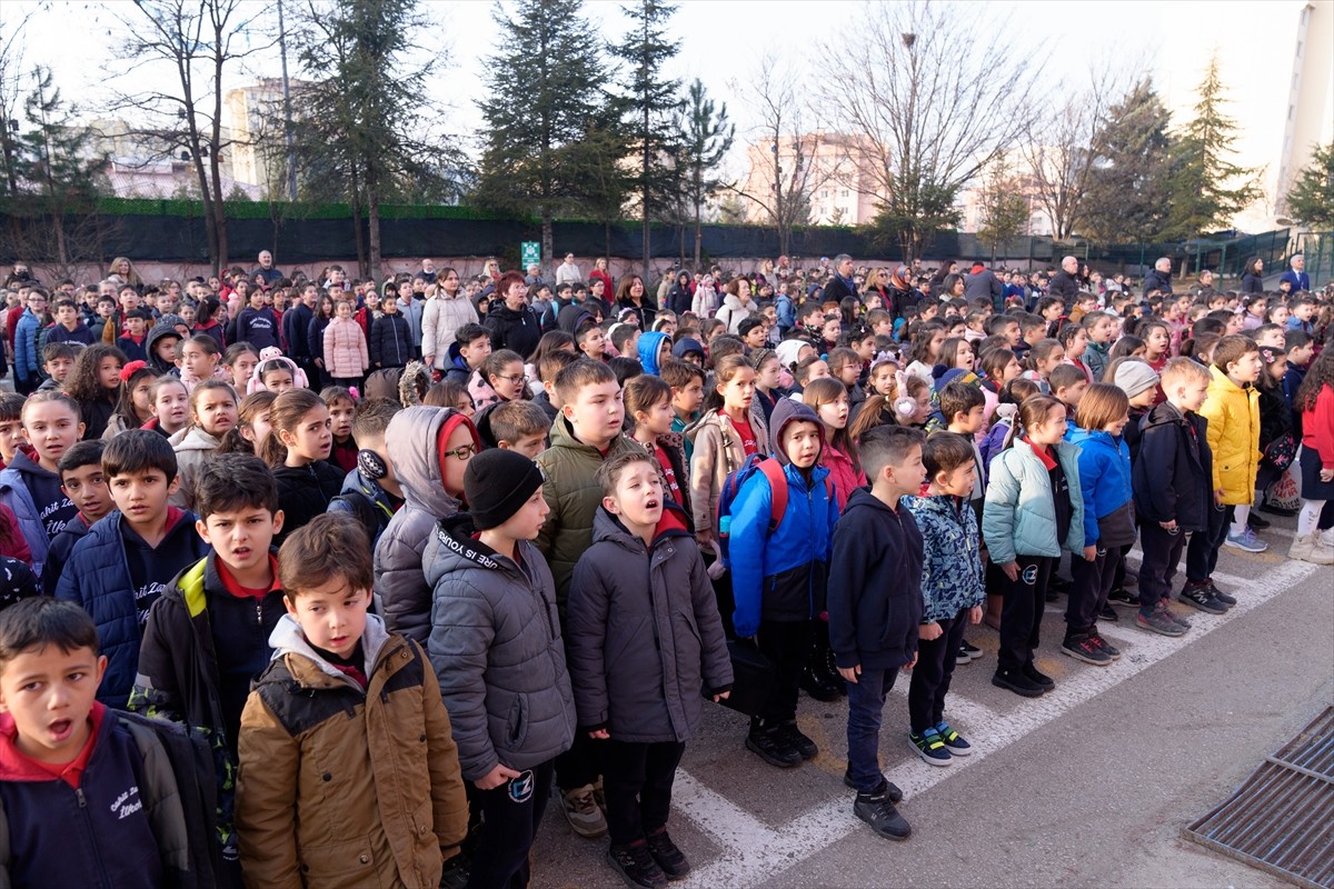 Okul öncesi, ilköğretim ve ortaöğretim okullarındaki yaklaşık 20 milyon öğrenci, iki haftalık...