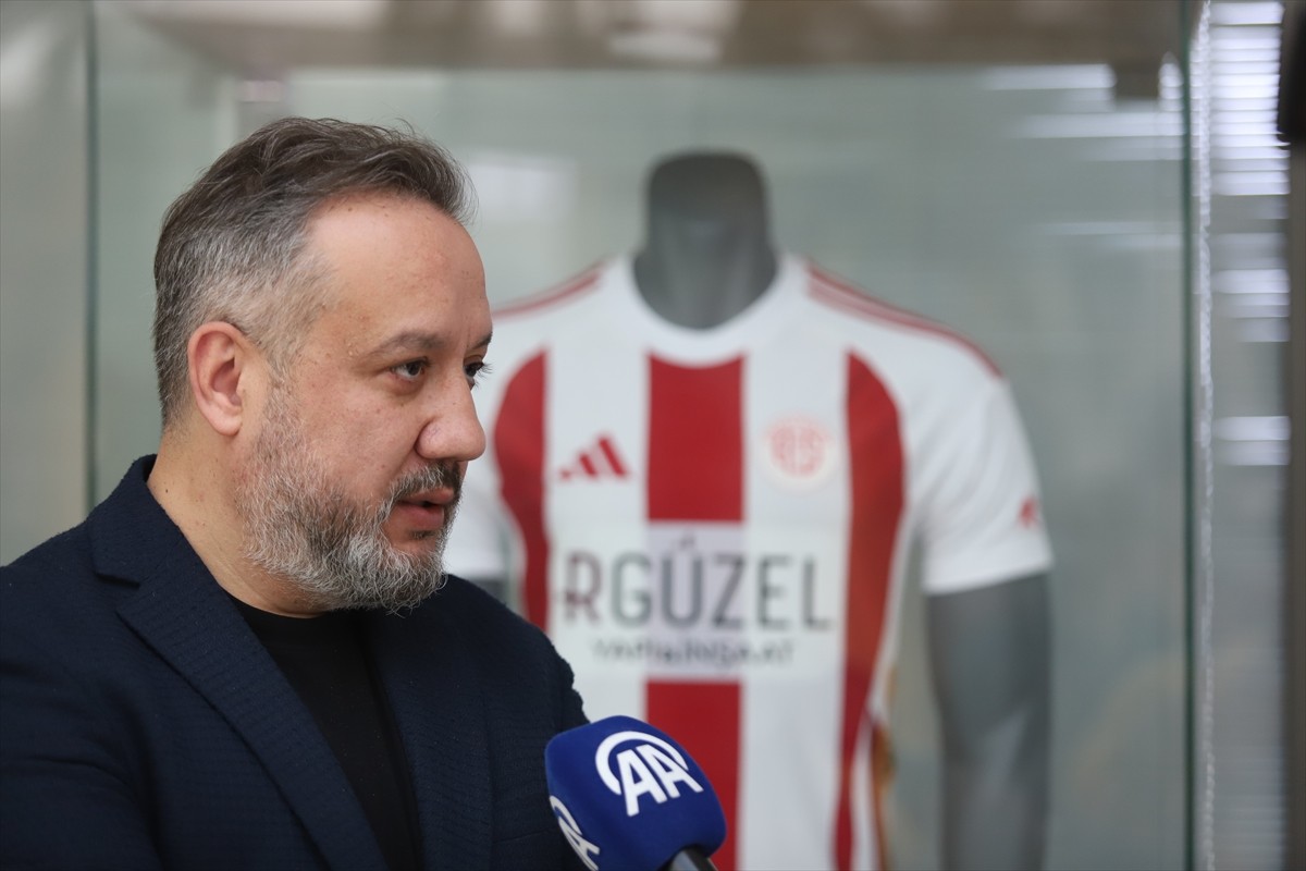 Onvo Antalyaspor Başkanı Sinan Boztepe, hafta sonu oynayacakları Fenerbahçe maçı için heyecanlı...