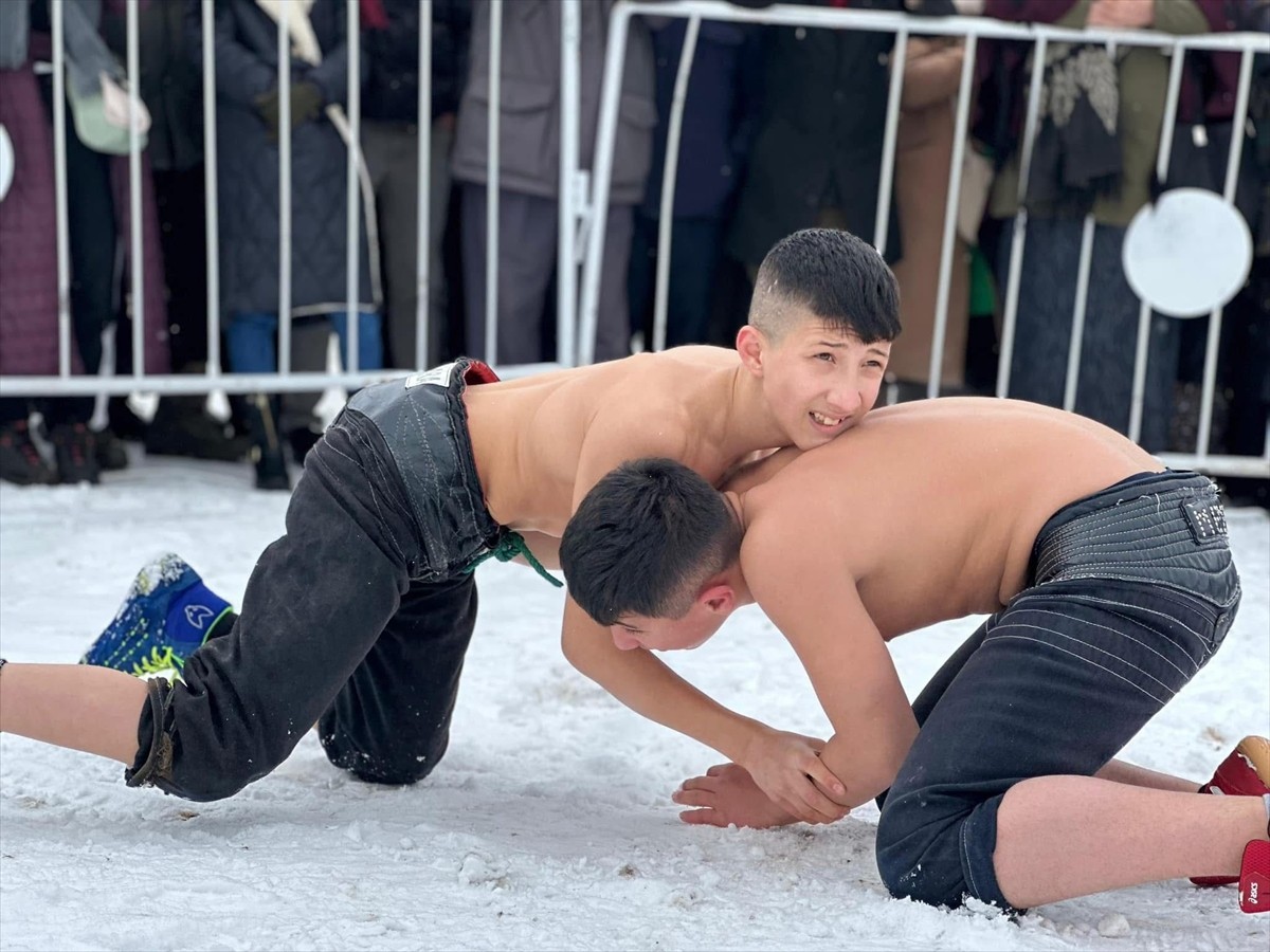 Ordu'nun Aybastı ilçesinde menderesleriyle ünlü doğa harikası Perşembe Yaylası'nda kar festivali...