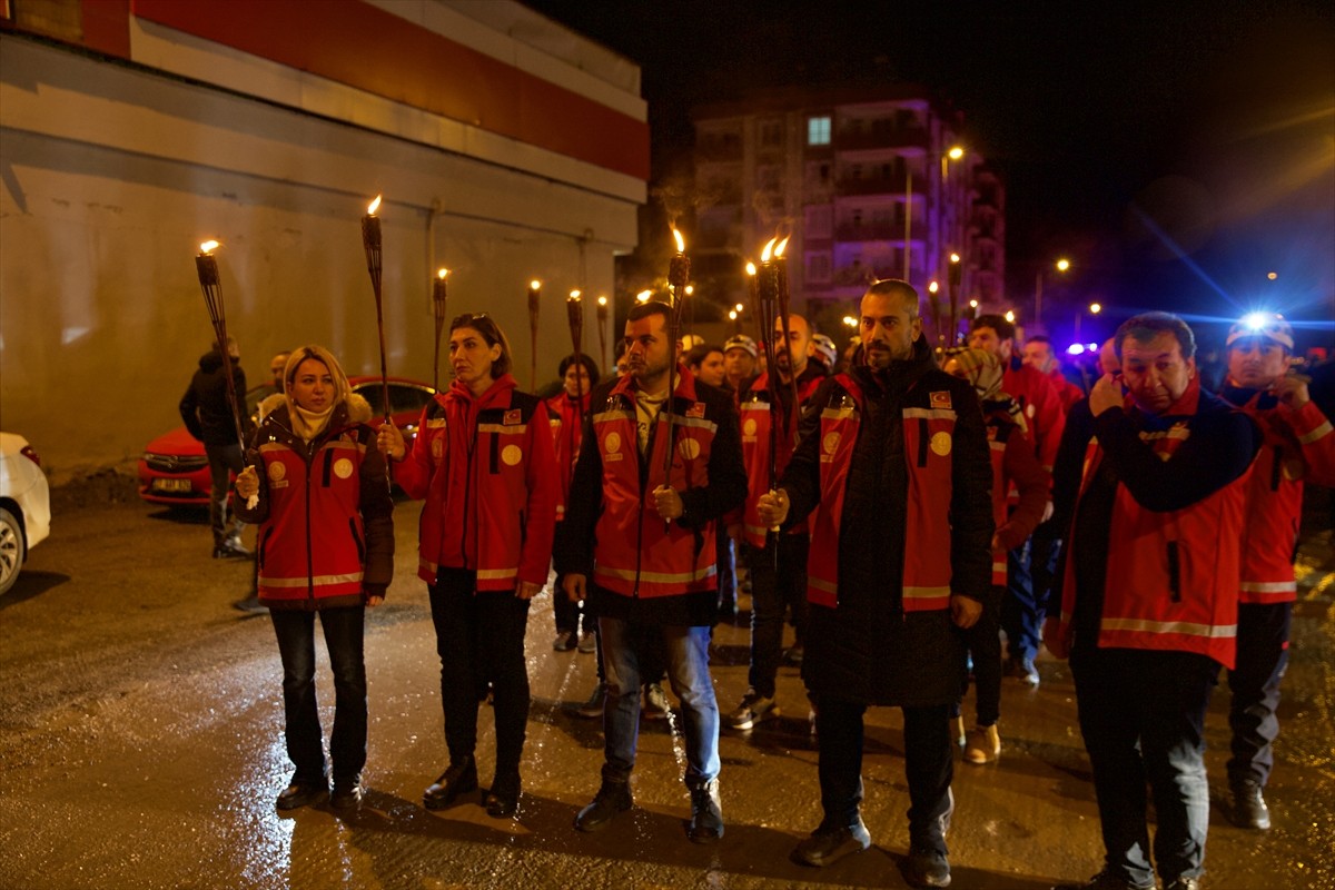 Osmaniye'de 6 Şubat 2023'teki depremlerde hayatını kaybedenler için afetin meydana geldiği saat...