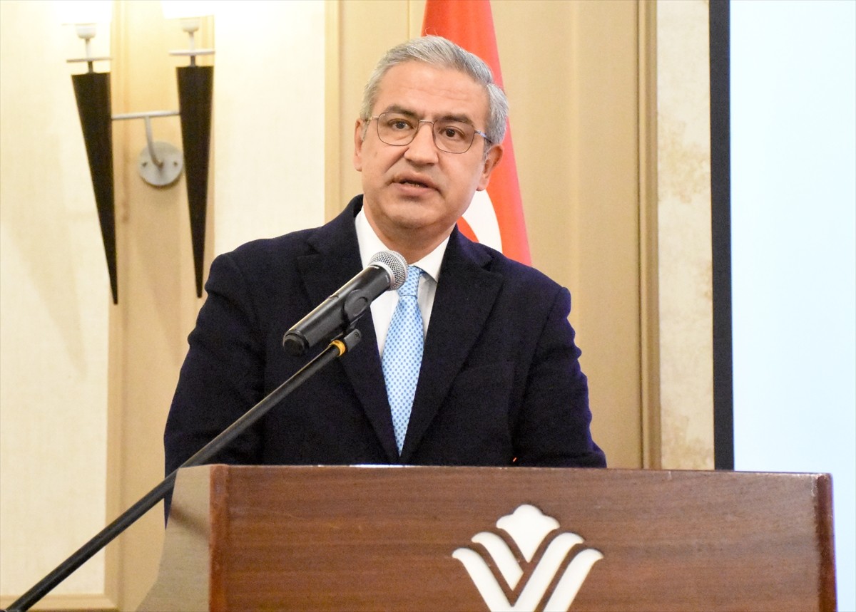 Özbekistan'da faaliyet gösteren Türk iş adamları tarafından, görev süresi sona eren Türkiye'nin...