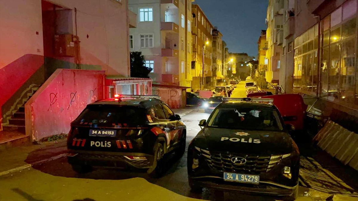 Pendik'te ev sahipleri ile kiracılar arasında kira artışından çıkan tartışmada 3 kişi bıçakla...