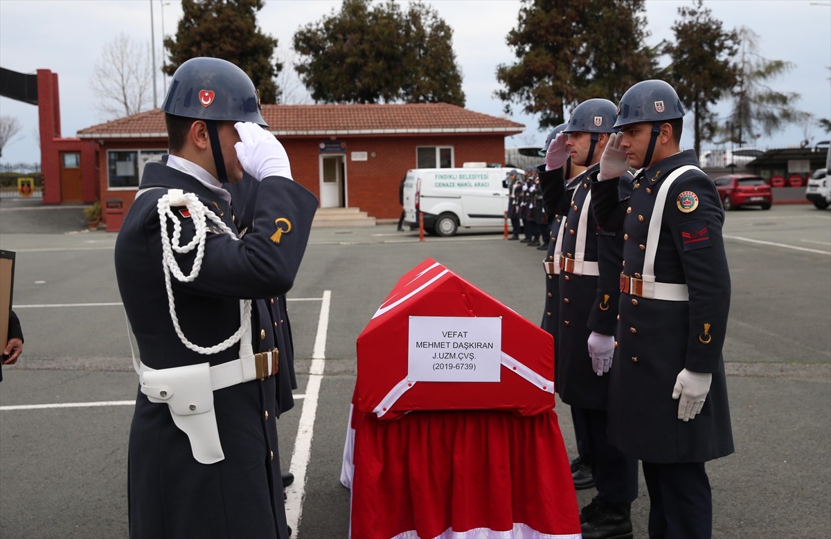 Rize'de aniden rahatsızlanması sonucu kaldırıldığı hastanede hayatını kaybeden Jandarma Uzman...