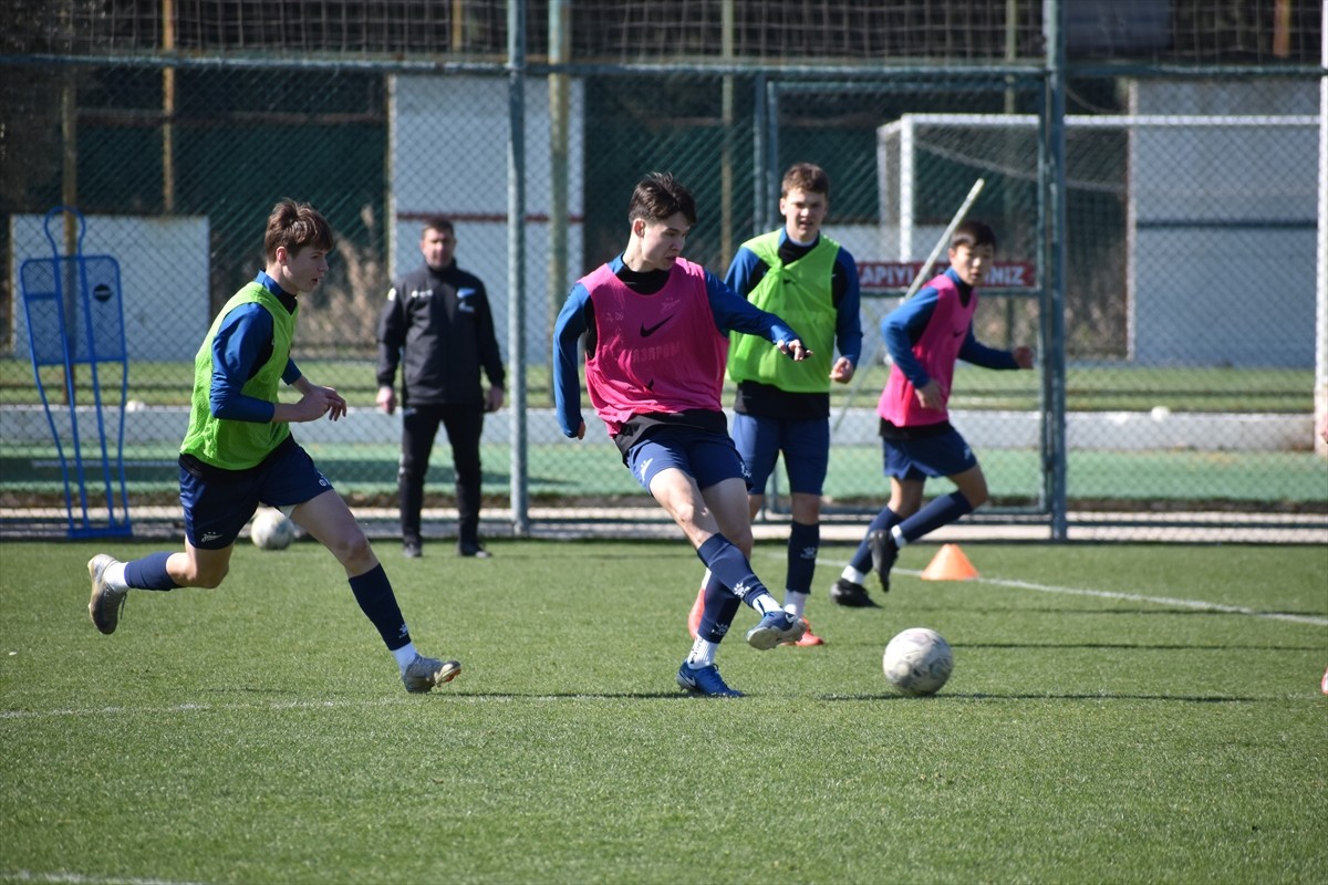 Rusya'nın Zenit Kulübünün alt yapı oyuncuları, Nesine 2. Lig Beyaz Grup ekiplerinden Altınordu'nun...