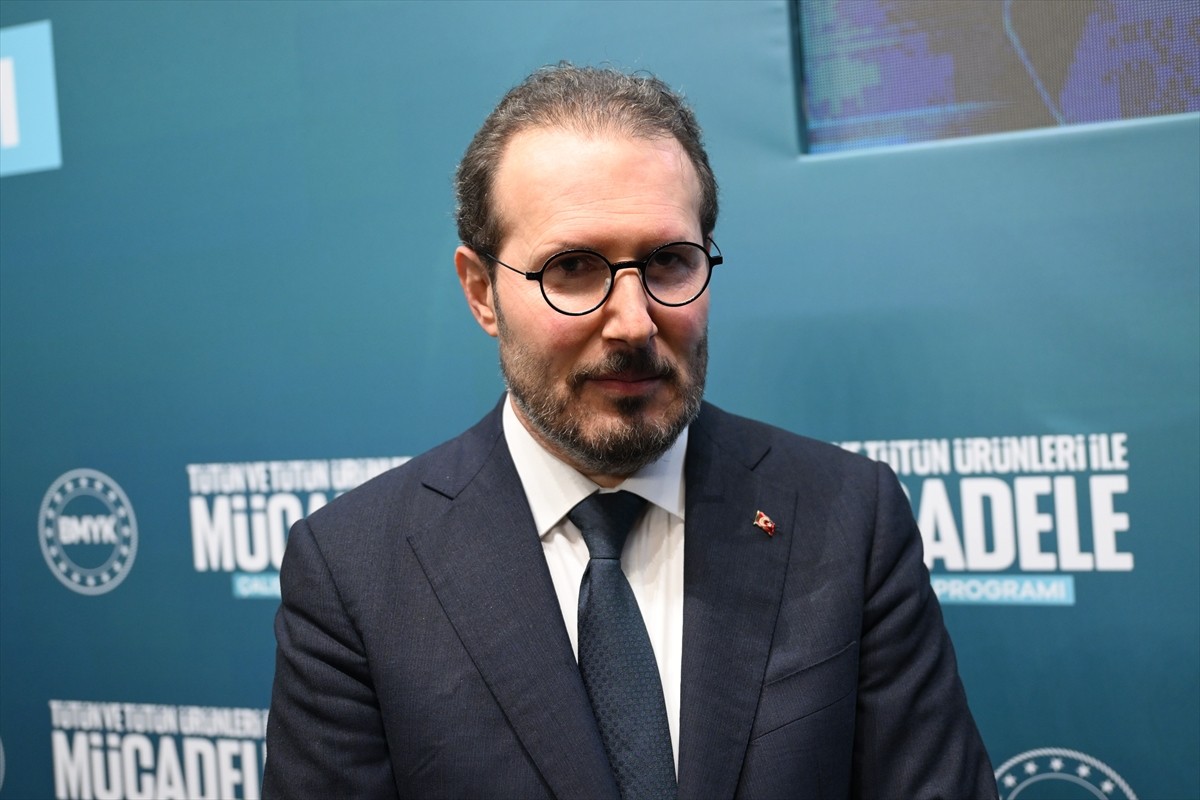 Sağlık Bakan Yardımcısı Şuayıp Birinci, AA muhabirine Bakanlığın tütünle mücadeledeki yeni yol...