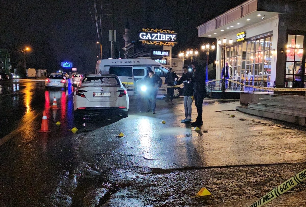 Sakarya'nın Sapanca ilçesinde silahlı saldırıda bir kişi öldü, bir kişi yaralandı.