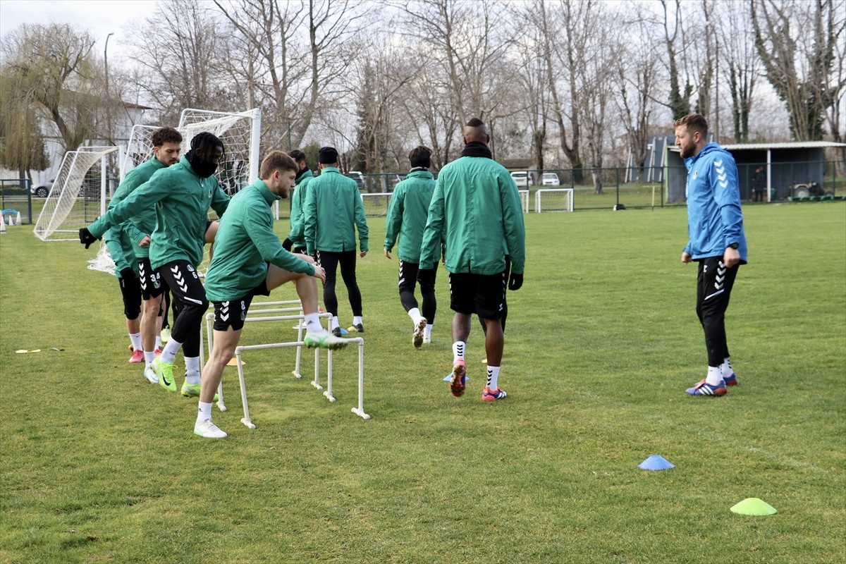 Sakaryaspor, Trendyol 1. Lig'in 26. haftasında deplasmanda Central Hospital Ümraniyespor ile...