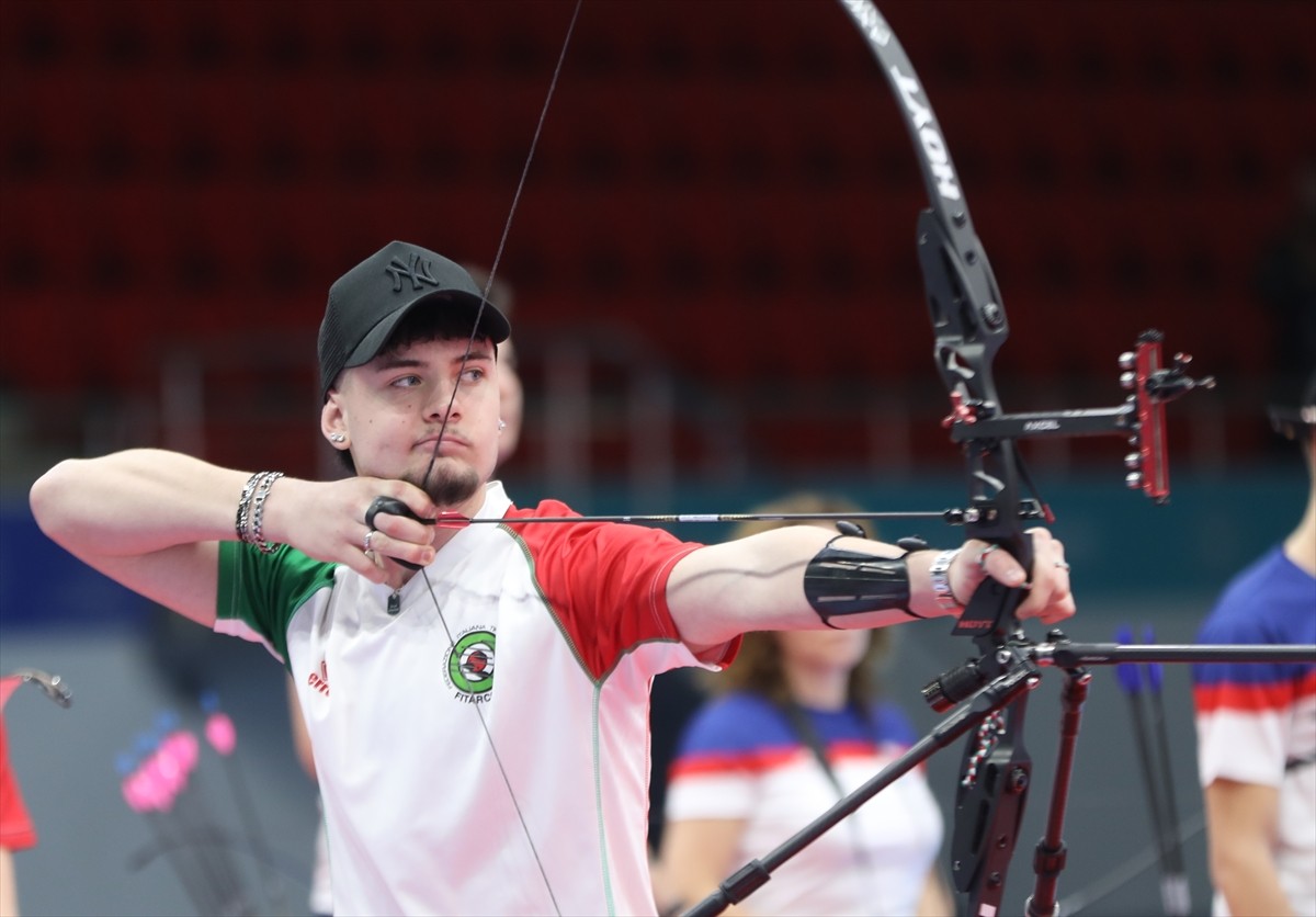 Samsun'da düzenlenen Avrupa Salon Okçuluk Şampiyonası'nda Türkiye, 21 yaş altı kategorisinde 5...