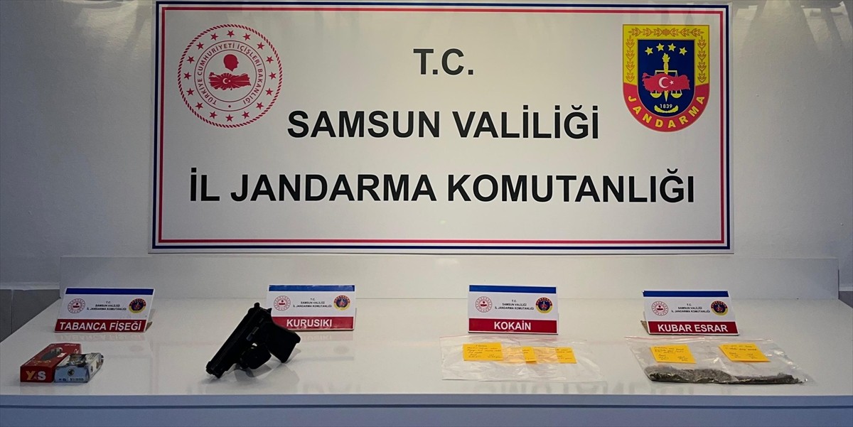 Samsun'un Bafra ilçesinde, uyuşturucu ve silah kaçakçılığı operasyonunda 2 şüpheli gözaltına...