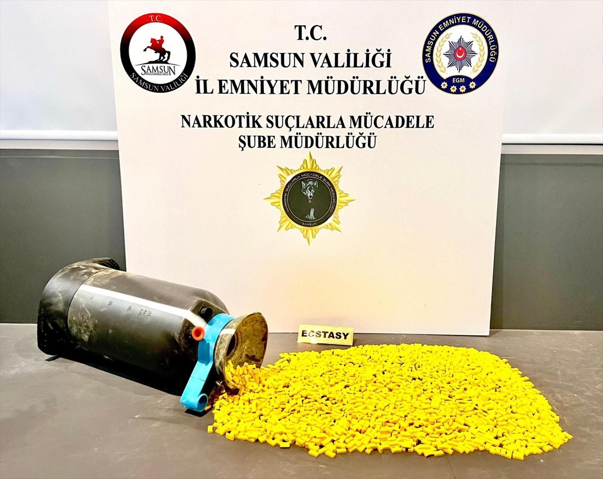 Samsun'un İlkadım ilçesinde kargoyla gönderilen tarım ilaçlama pompasında 2 bin 600 uyuşturucu hap...