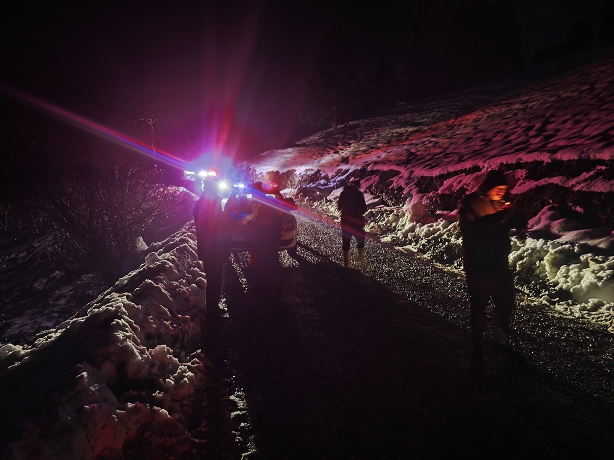Samsun'un Yakakent ilçesinde traktörün şarampole devrilmesi sonucu 1 kişi öldü, 4 kişi yaralandı....