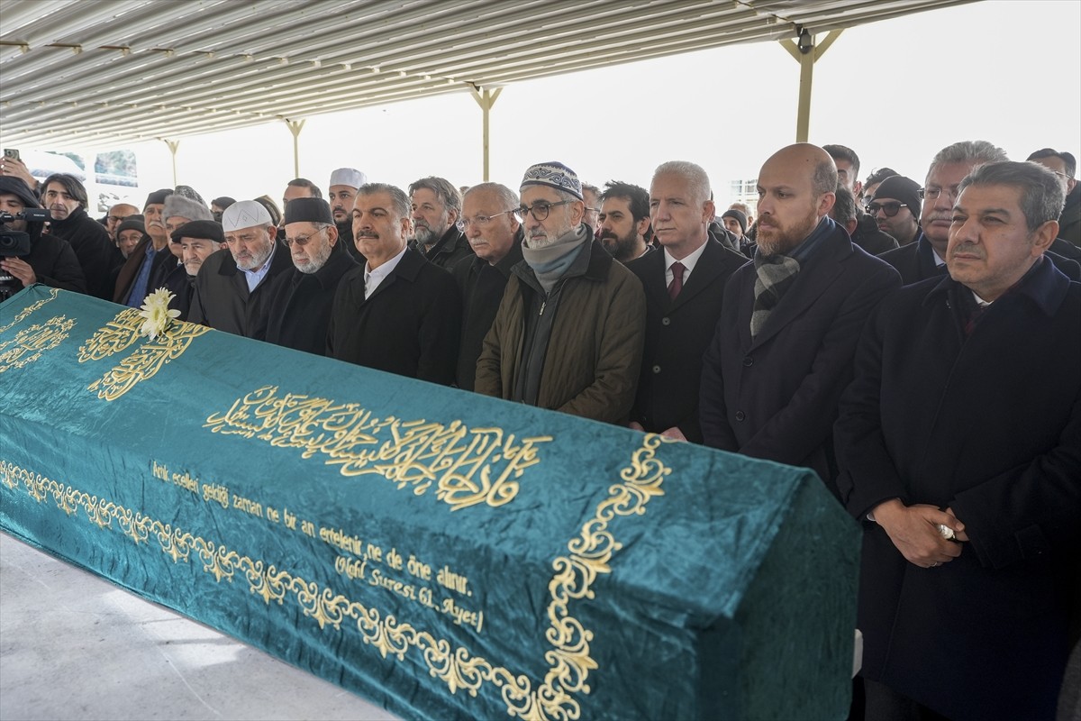 Sanat hayatında yaklaşık 60 yıl kalemi elinden hiç düşürmeyen hattat Hasan Çelebi, İstanbul'da son...