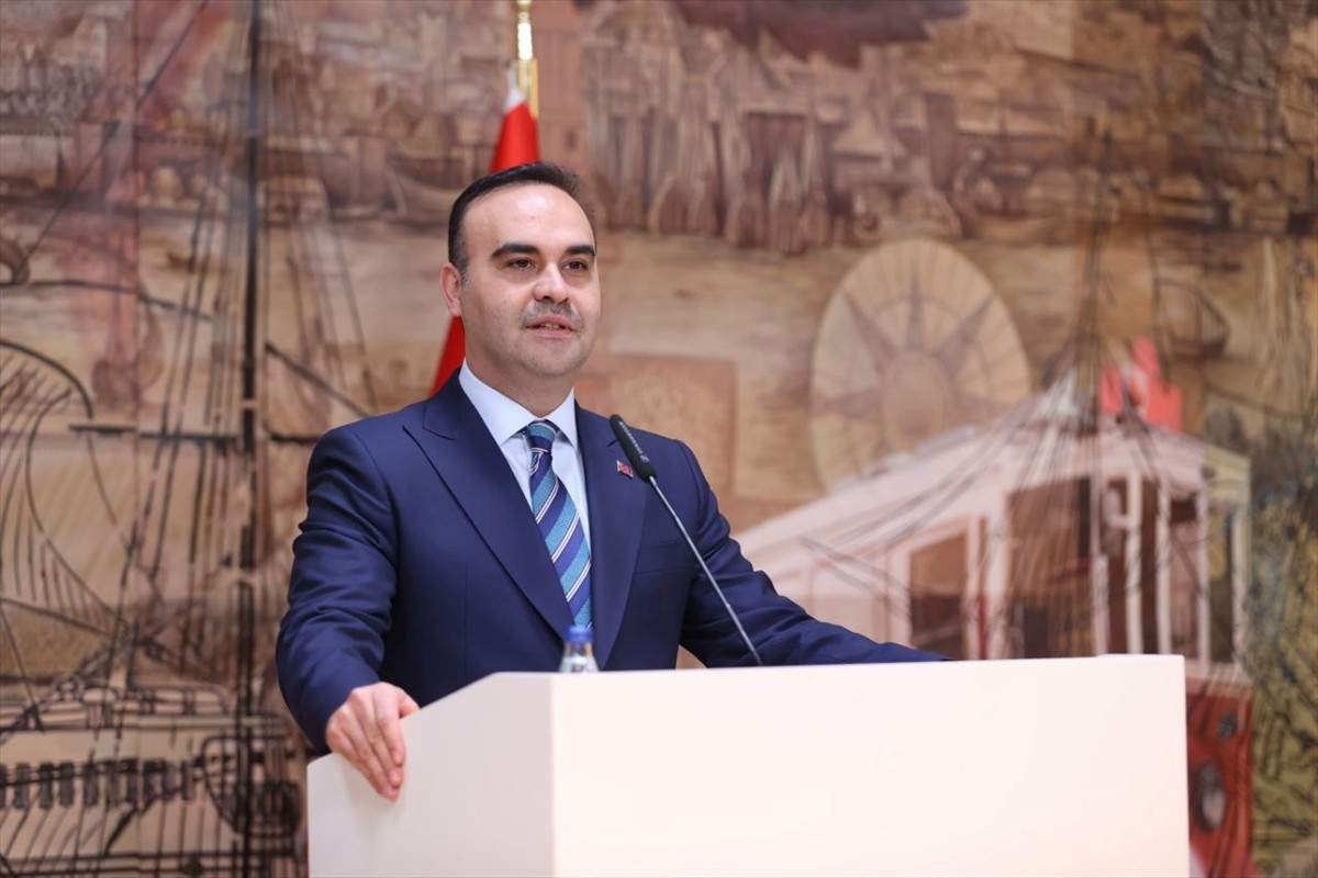 Sanayi ve Teknoloji Bakanı Mehmet Fatih Kacır, İtalya İşletmeler ve Made in Italy Bakanı Adolfo...