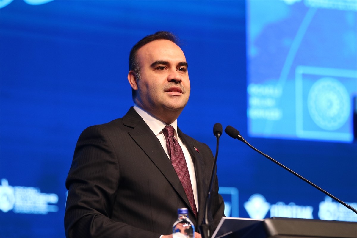Sanayi ve Teknoloji Bakanı Mehmet Fatih Kacır, Kocaeli Kongre Merkezi'nde düzenlenen 4. Türkiye...