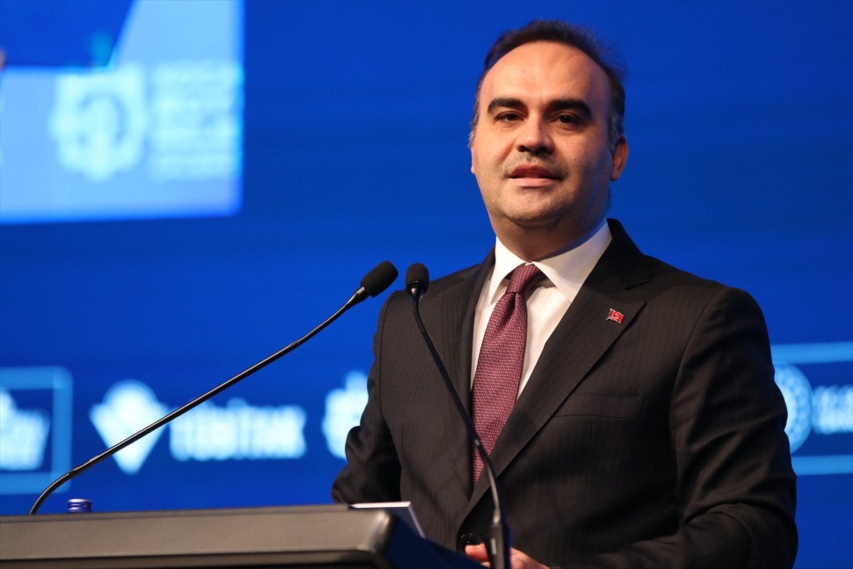 Sanayi ve Teknoloji Bakanı Mehmet Fatih Kacır, Kocaeli Kongre Merkezi'nde düzenlenen 4. Türkiye...