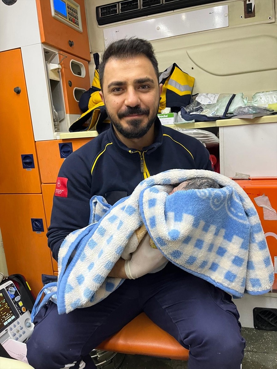 Şanlıurfa'da ambulansta doğum yapan iki kadın, Acil Tıp Teknisyeni (ATT) Birkan Dağaşan'ın adını...
