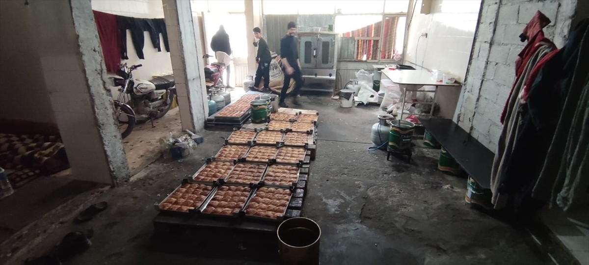 Şanlıurfa'nın Haliliye ilçesinde hijyen kurallarına uyulmadığı gerekçesiyle tatlıcı olarak...