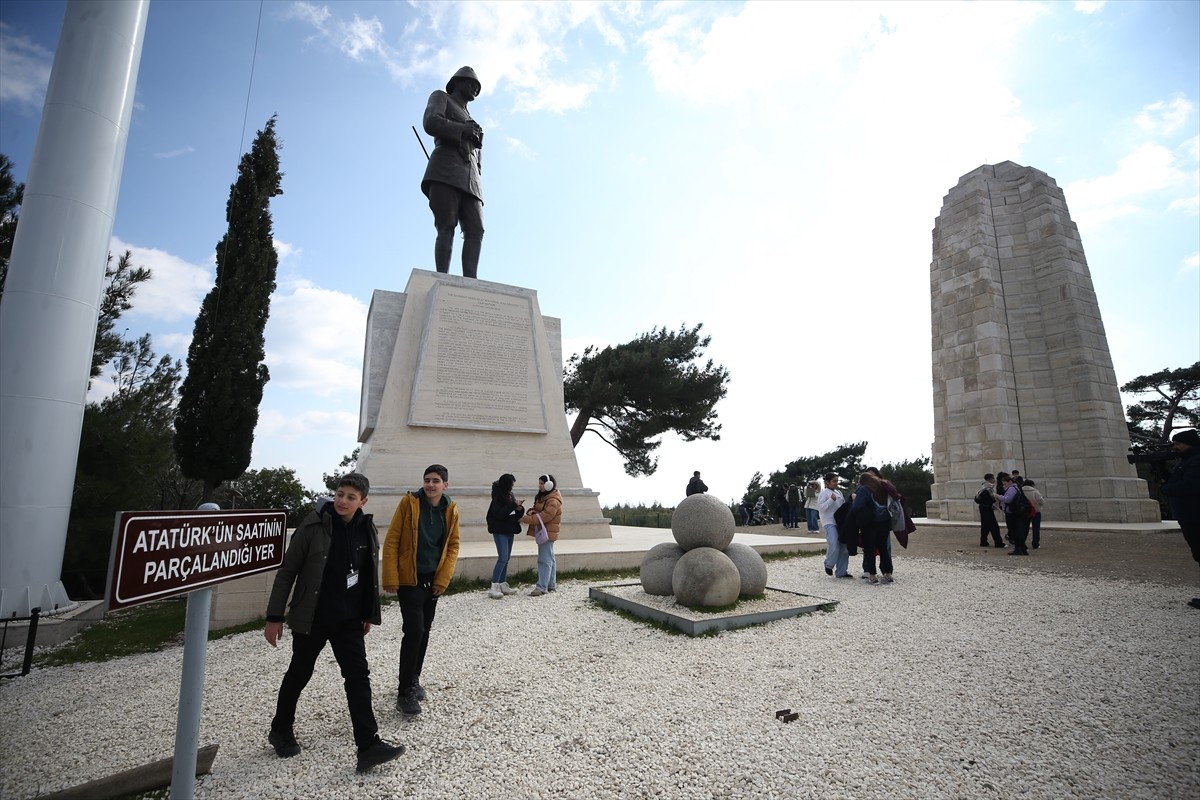 Şırnak'ta düzenlenen "Şehr-i Nuh'tan Şehitler Diyarına Projesi" kapsamında Çanakkale'ye gelen 172...