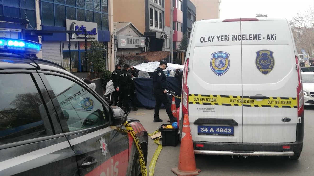 Şişli'de kız arkadaşını silahla vurarak öldürdükten sonra intihar girişiminde bulunan şüpheli ağır...