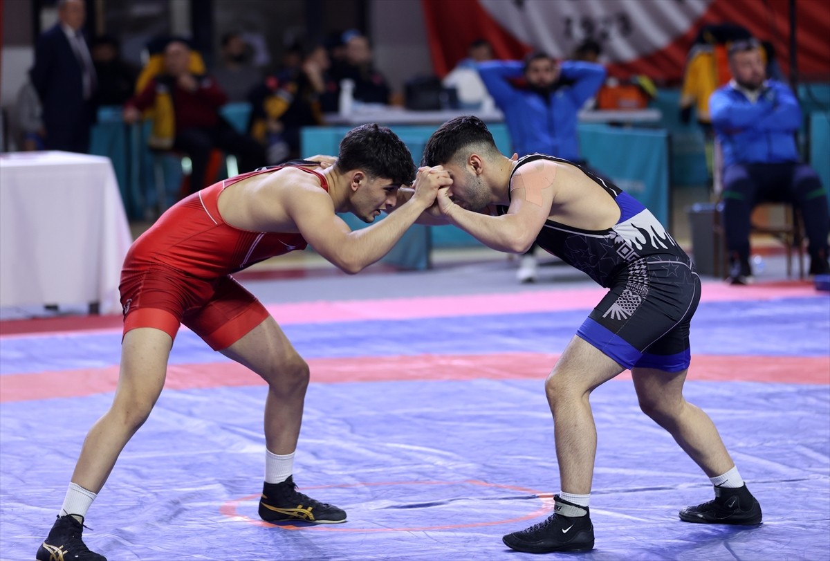 Sivas'ta organize edilen 23 Yaş Altı Türkiye Güreş Şampiyonası'nın açılış töreni...