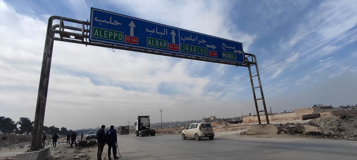 Suriye'nin Halep iline bağlı Münbiç ilçesinde bomba yüklü araçla düzenlenen terör saldırısında 17...