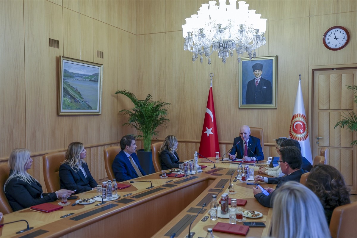 TBMM Başkanı Numan Kurtulmuş, AK Parti Antalya milletvekilleri ile Antalya İş Kadınları Derneği...