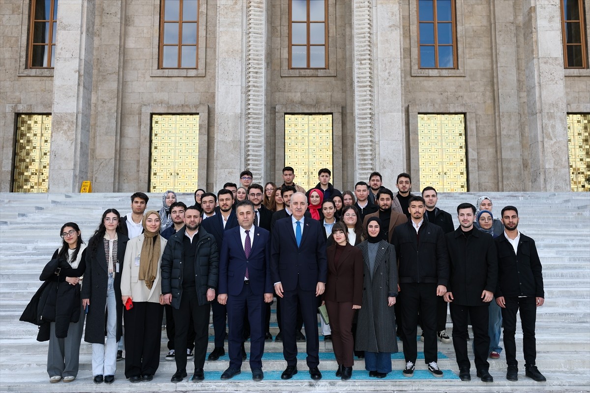 TBMM Başkanı Numan Kurtulmuş, Meclis'i ziyaret eden İstanbul 29 Mayıs Üniversitesi Hukuk Fakültesi...