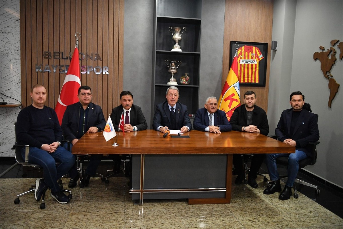 TBMM Milli Savunma Komisyonu Başkanı ve AK Parti Kayseri Milletvekili Hulusi Akar (ortada)...