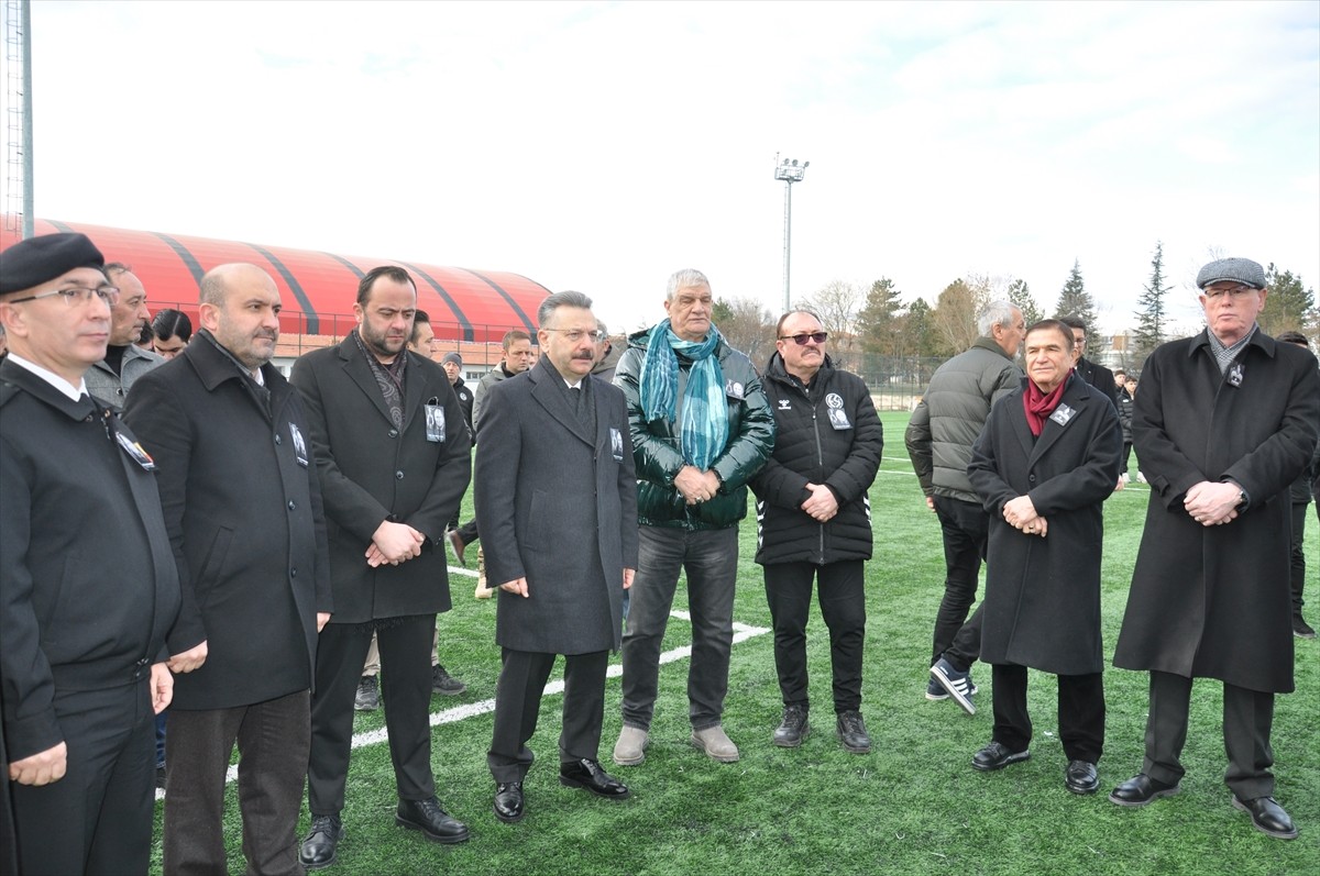 Tedavi gördüğü hastanede hayatını kaybeden Eskişehirspor ve A Milli Futbol Takımı'nın eski...