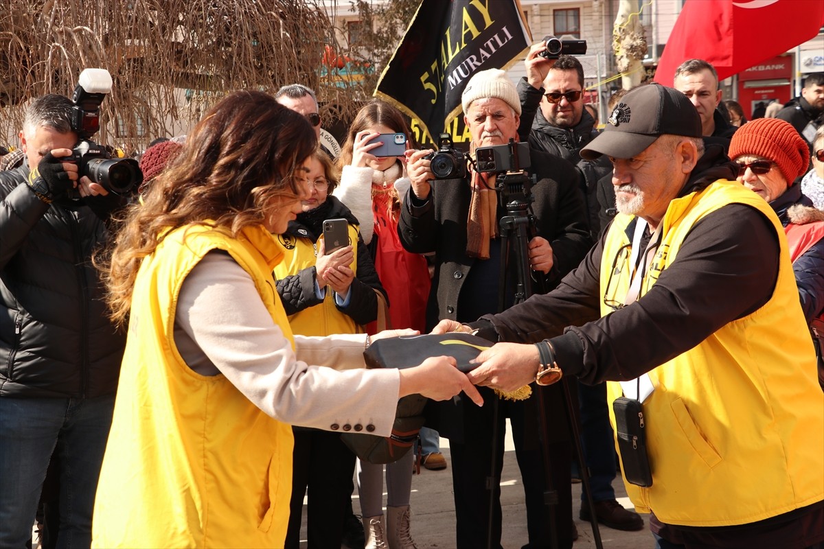 Tekirdağ'da 57. Alay Yürüyüş Komitesince, Büyük Önder Mustafa Kemal Atatürk tarafından 22 Şubat...