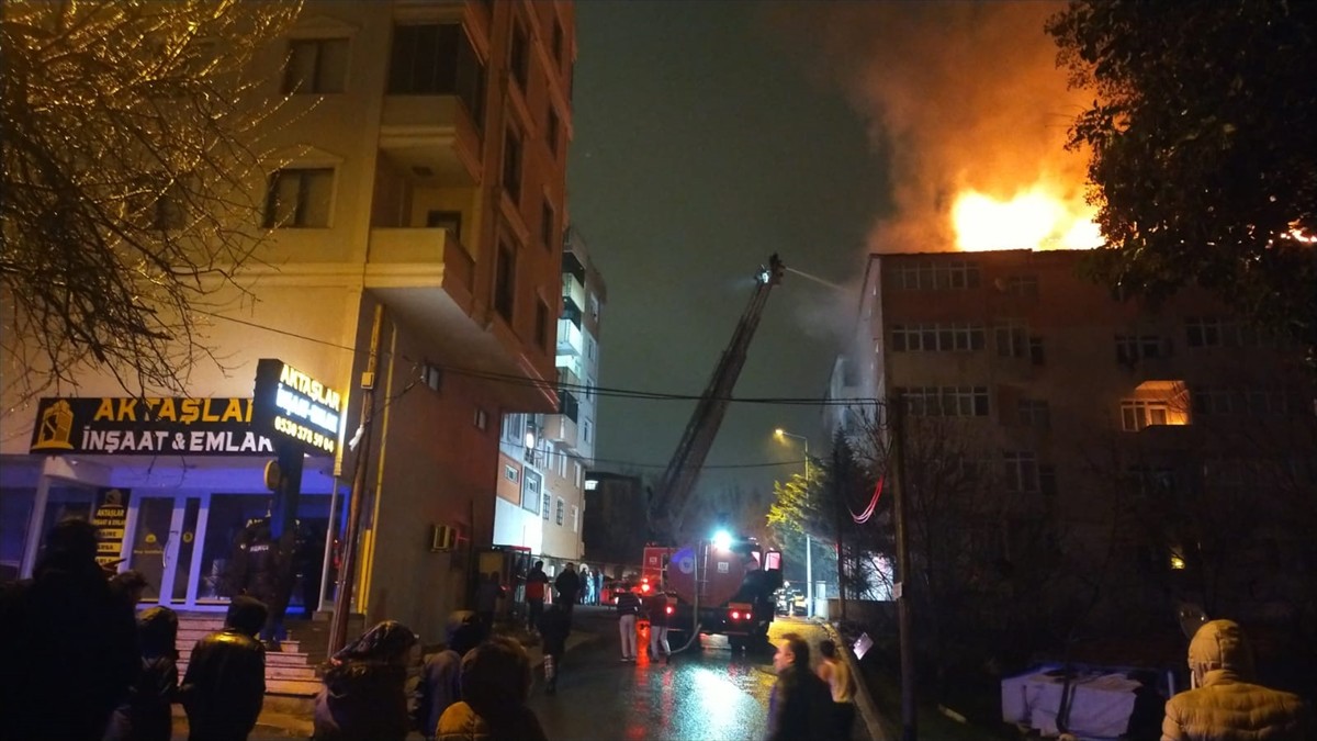 Tekirdağ'ın Çerkezköy ilçesinde bir apartmanda çıkan yangında 6 kişi dumandan etkilendi.