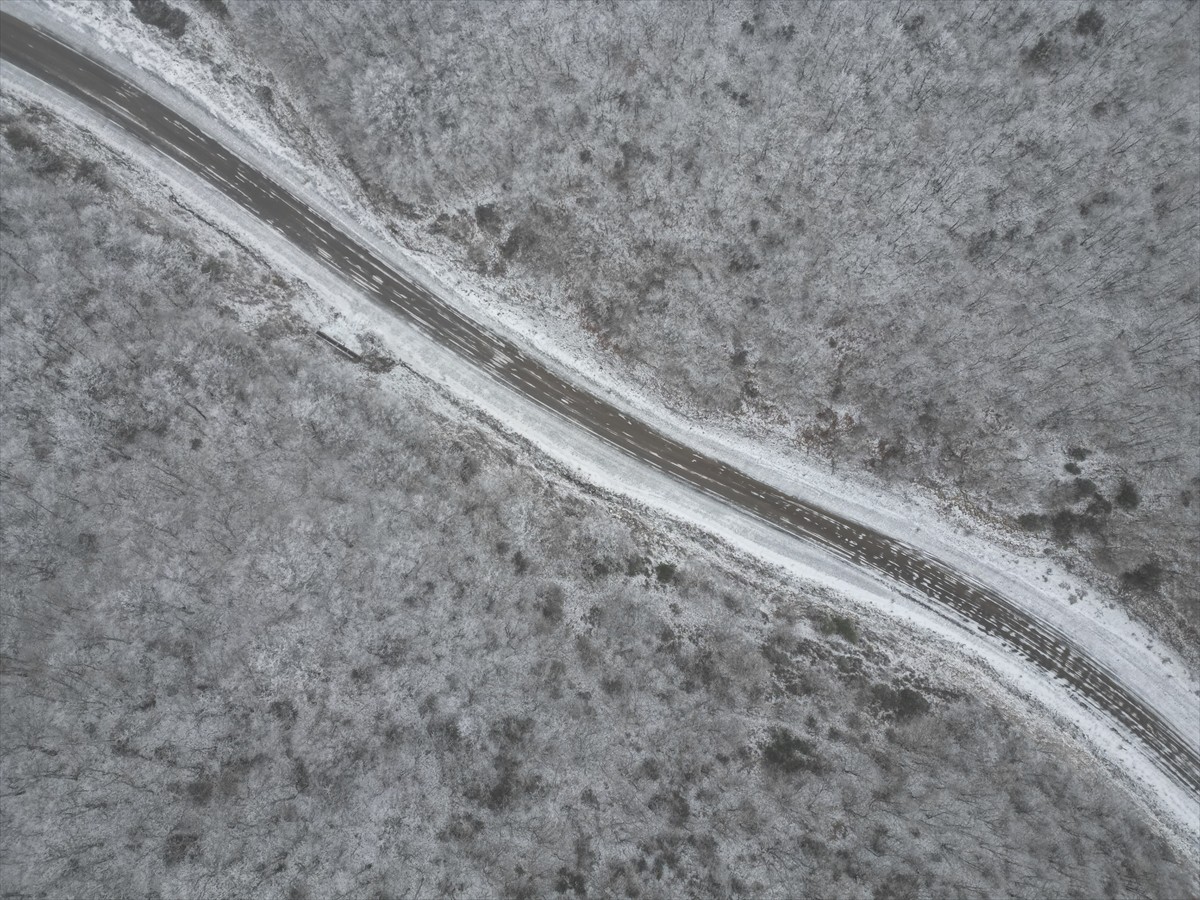 Tekirdağ'ın yüksek kesimlerinde kar yağışı etkili oluyor. Kar yağışıyla Ganos Dağı eteklerindeki...