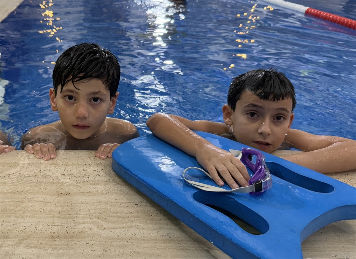 Tekirdağ Gençlik ve Spor Müdürlüğünce düzenlenen yüzme kursları sayesinde son 2 yılda otizmli...