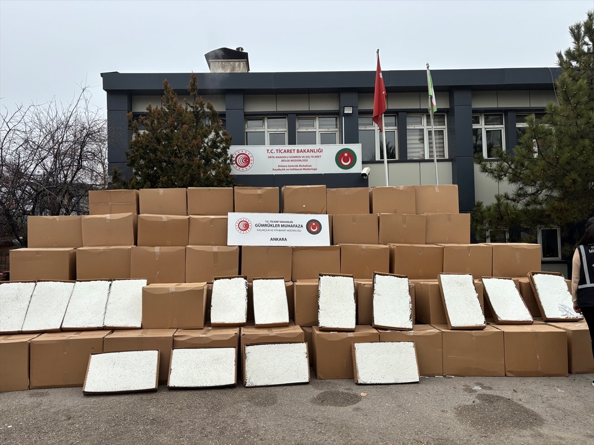 Ticaret Bakanlığı gümrük muhafaza ekipleri, Ankara ve Sakarya'daki operasyonlarda, piyasa değeri...