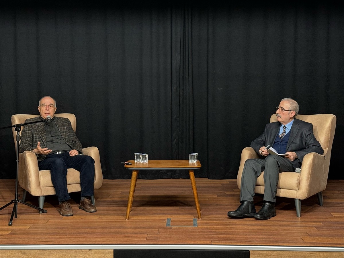 Tıp tarihçisi, hekim, ressam ve tezhip sanatçısı Ordinaryüs Prof. Dr. Süheyl Ünver, "Eyüpsultan'ın...