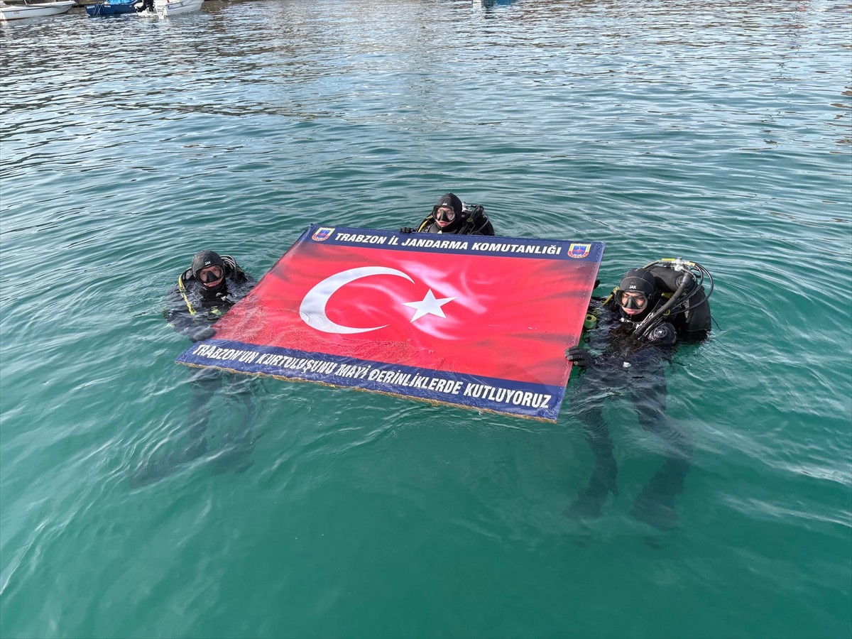 Trabzon İl Jandarma Komutanlığı Sualtı Arama Kurtarma (SAK) timleri, Trabzon'un kurtuluşunun...