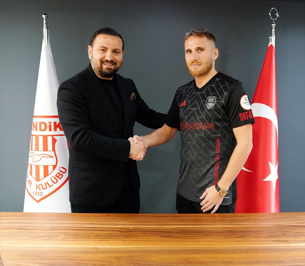 Trendyol 1. Lig ekiplerinden Siltaş Yapı Pendikspor, 34 yaşındaki Samu Saiz'i transfer ettiğini...