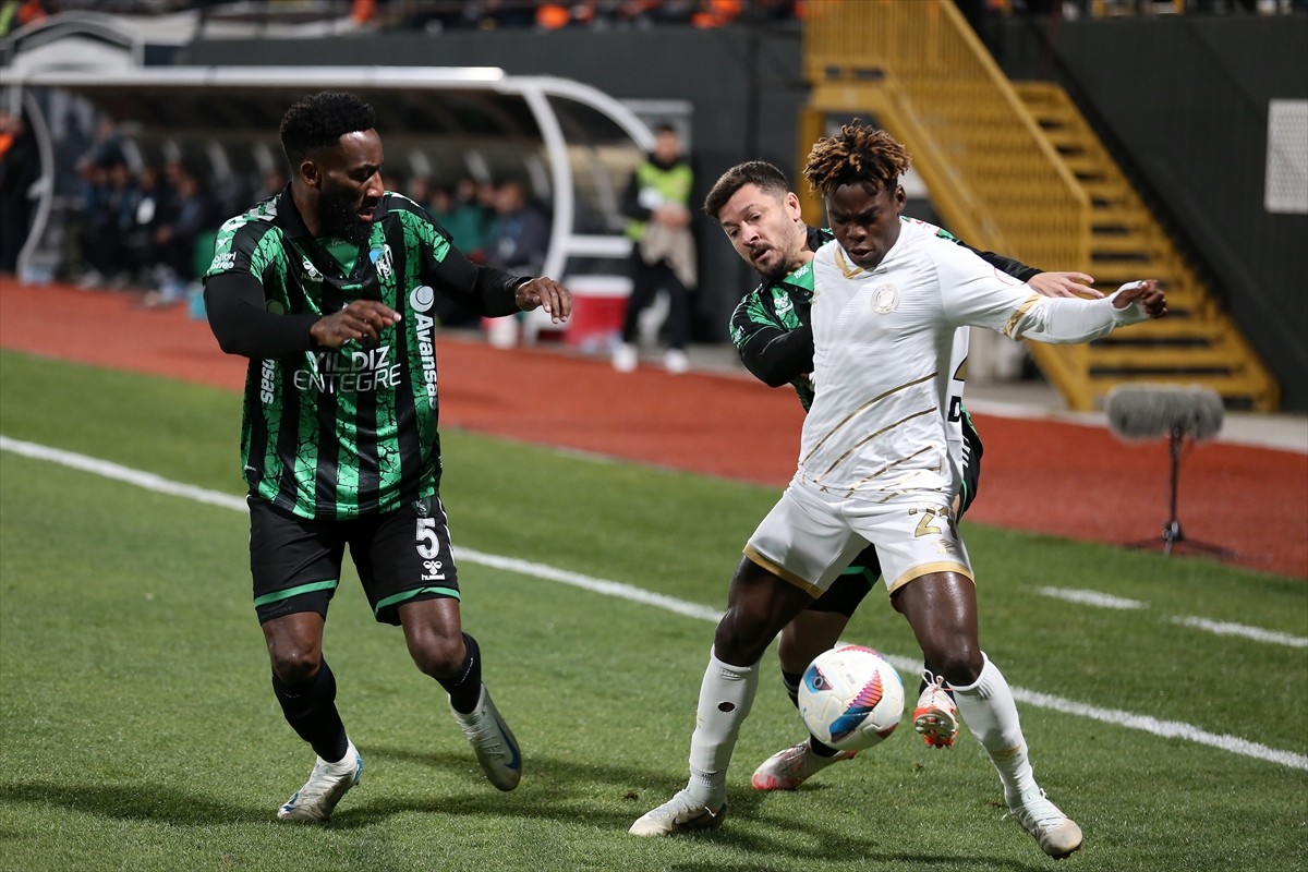 Trendyol 1. Lig’in 24. haftasında Manisa FK ile Kocaelispor, Manisa 19 Mayıs Stadı’nda karşılaştı....