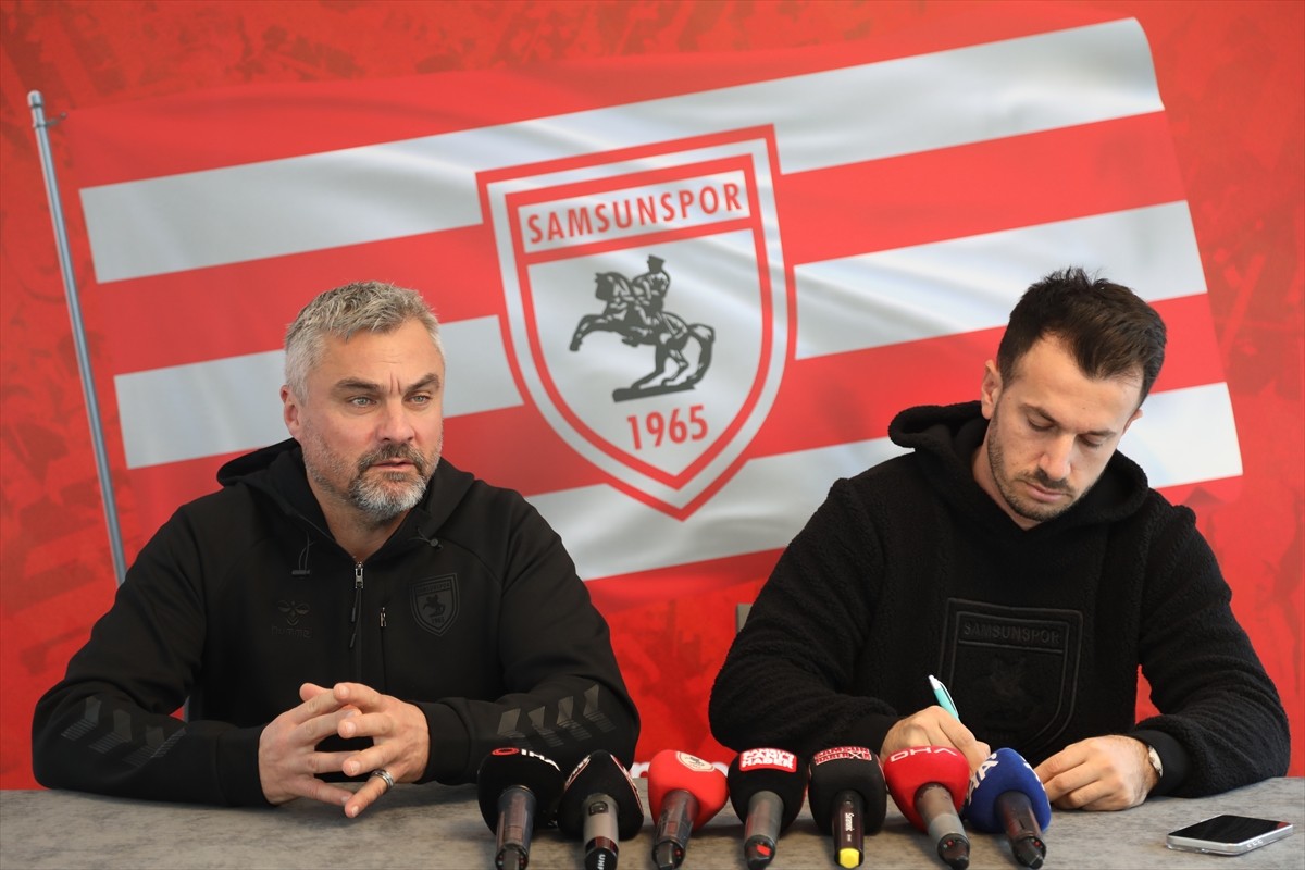 Trendyol Süper Lig ekiplerinden Reeder Samsunspor'un teknik direktörü Thomas Reis (solda), Nuri...