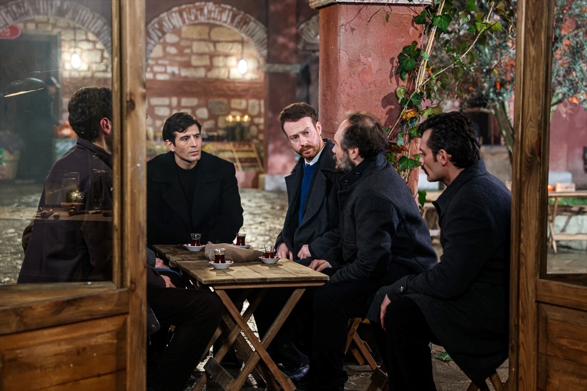 TRT 1'in Bozdağ Film imzalı yeni dizisi "Bir Zamanlar İstanbul"da Bosna Savaşı'nda şehit olan...