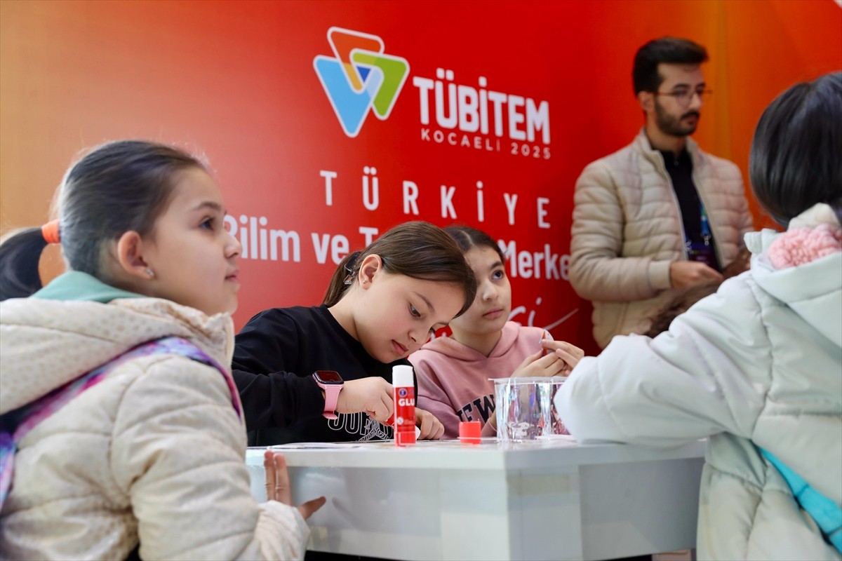 TÜBİTAK ve Kocaeli Büyükşehir Belediyesi işbirliğinde düzenlenen 4. Türkiye Bilim ve Teknoloji...