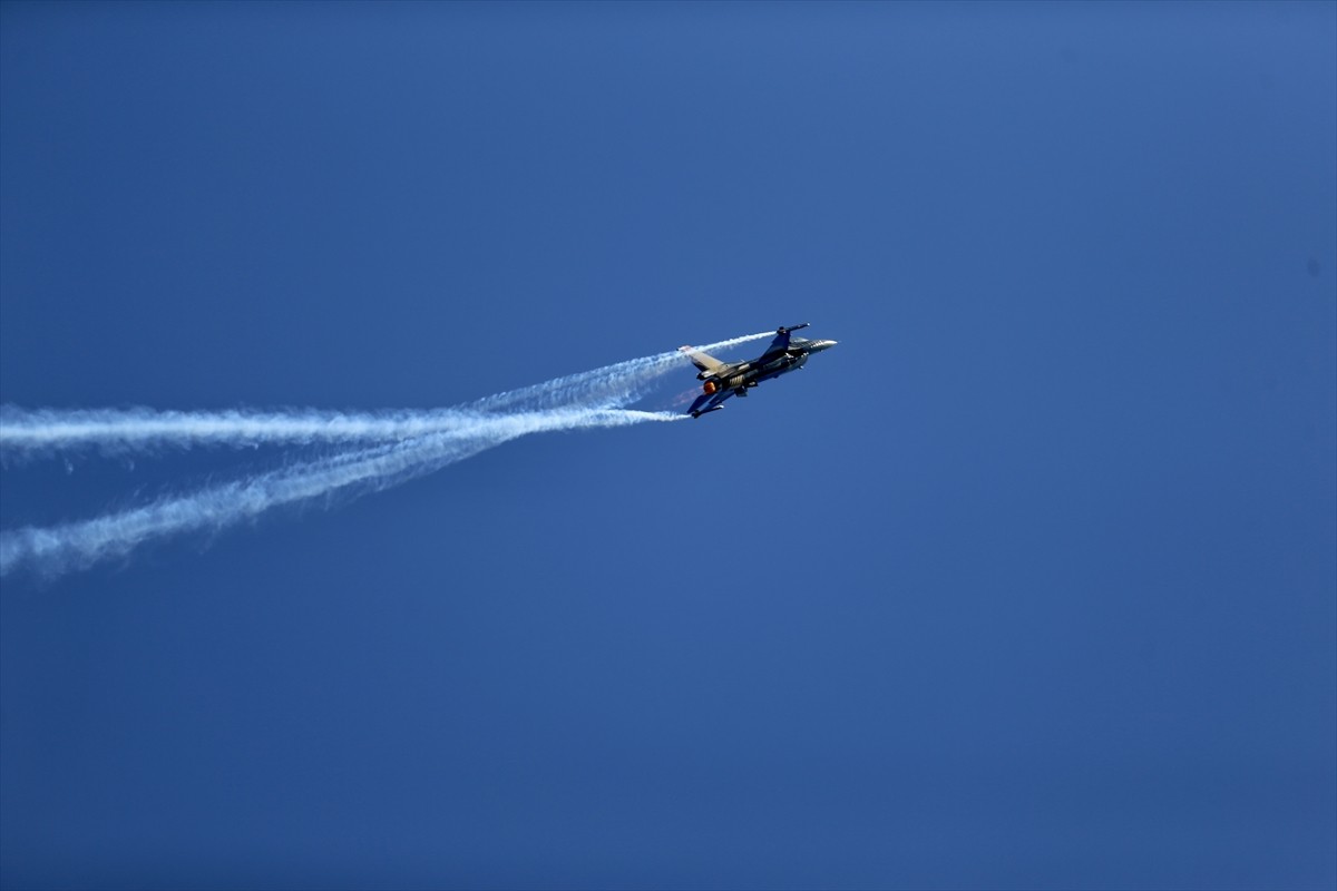 Türk Hava Kuvvetleri akrobasi timi SOLOTÜRK, Muğla'nın Fethiye ilçesinde düzenlenecek Şehit...