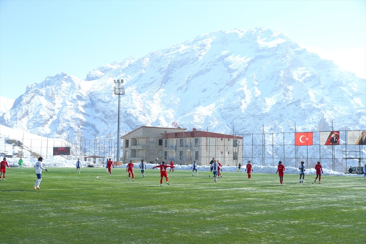 Turkcell Kadın Futbol Süper Ligi'nin 16. haftasında Hakkarigücü ile Beylerbeyi Spor, Merzan Futbol...