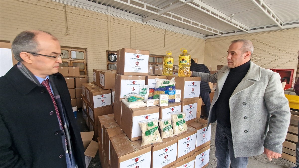 Türkiye Diyanet Vakfı (TDV), ramazan öncesinde Özbekistan'da ihtiyaç sahibi 800 aileye gıda...