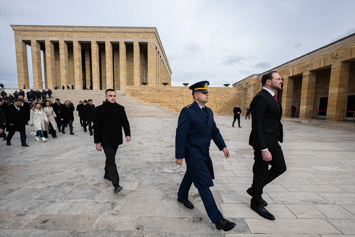 Türkiye Hentbol Federasyonu (THF) Başkanı Mesut Çebi ile yönetim kurulu üyeleri ve milli...