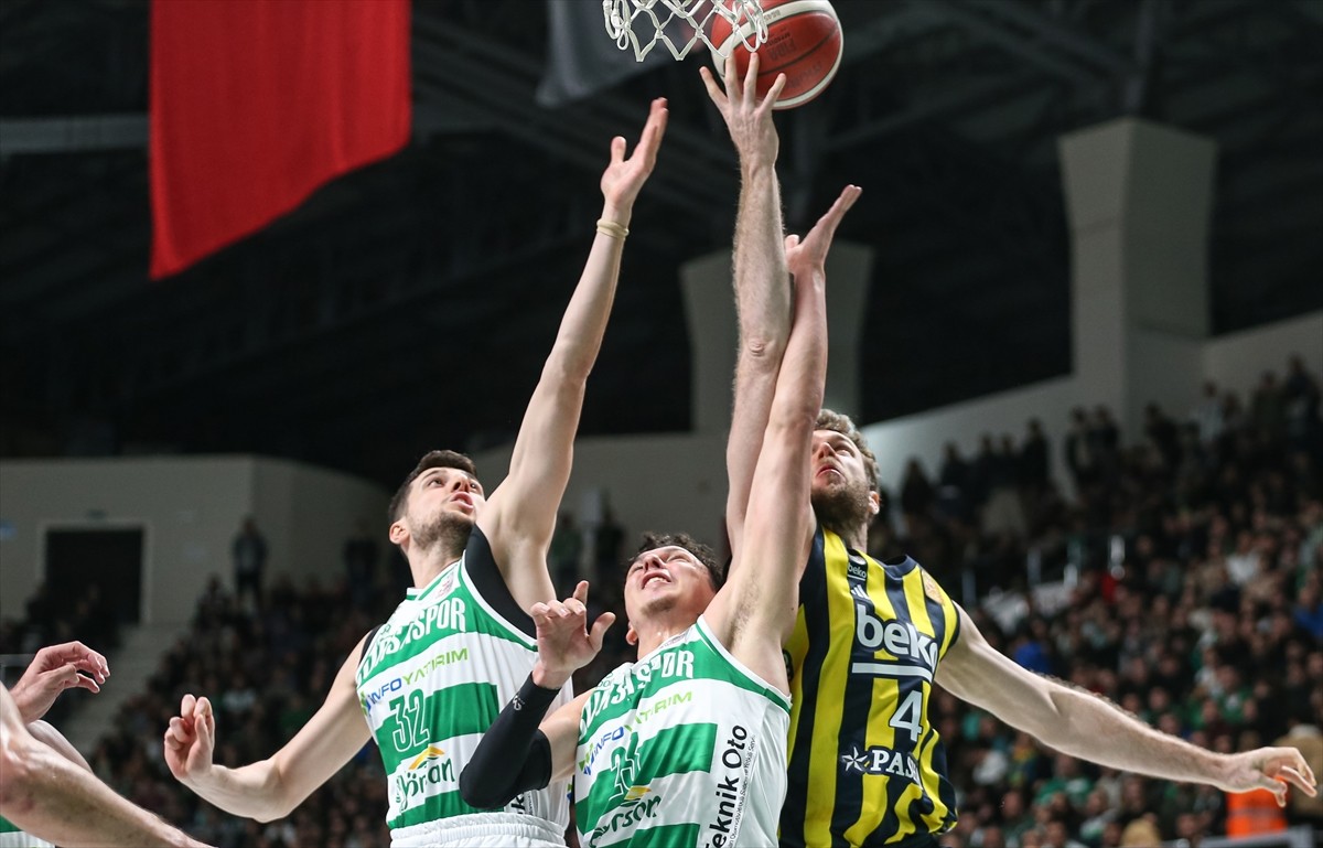 Türkiye Sigorta Basketbol Süper Ligi'nin 18. haftasında Bursaspor Yörsan ile Fenerbahçe Beko...