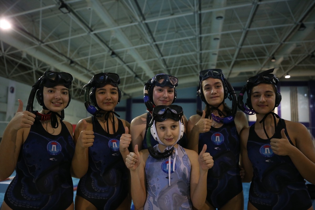 Türkiye Sualtı Sporları Federasyonunun (TSSF), 6-9 Şubatta Kütahya'da düzenlediği sualtı hokeyi 15...