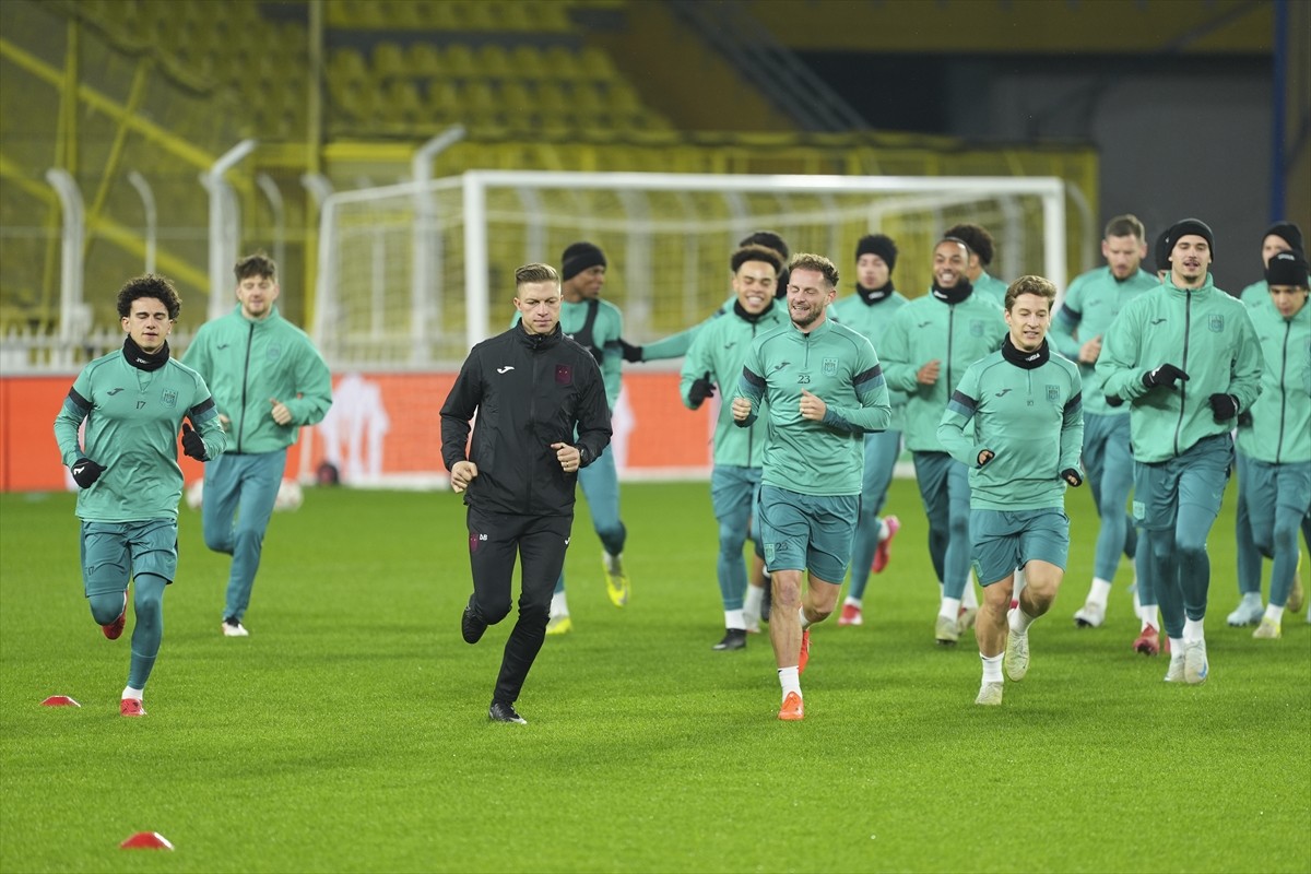 UEFA Avrupa Ligi son 16 play-off turu ilk maçında yarın Fenerbahçe'yle deplasmanda karşılaşacak...